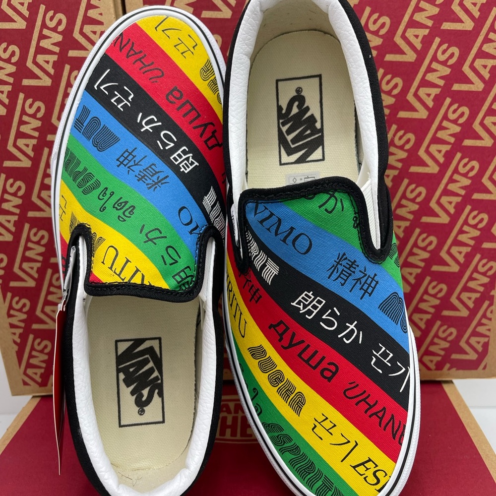 Vans WMNS Classic Slip-On (Vans Spirit)Multi/True White Sneakers 
VN0A4U38WK2 - Picture 9 of 16